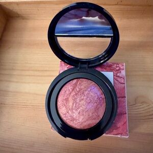 💕Marbelized blush and brightener.